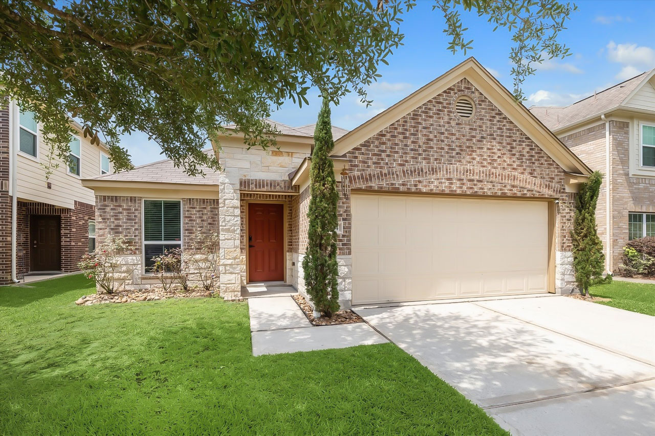 2615 Magnolia Fair Way